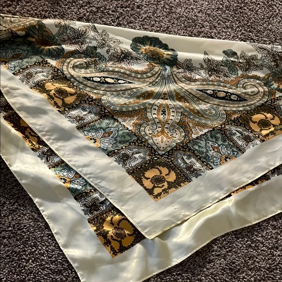 Elegant Paisley Silk Scarf - Picture 1 of 3